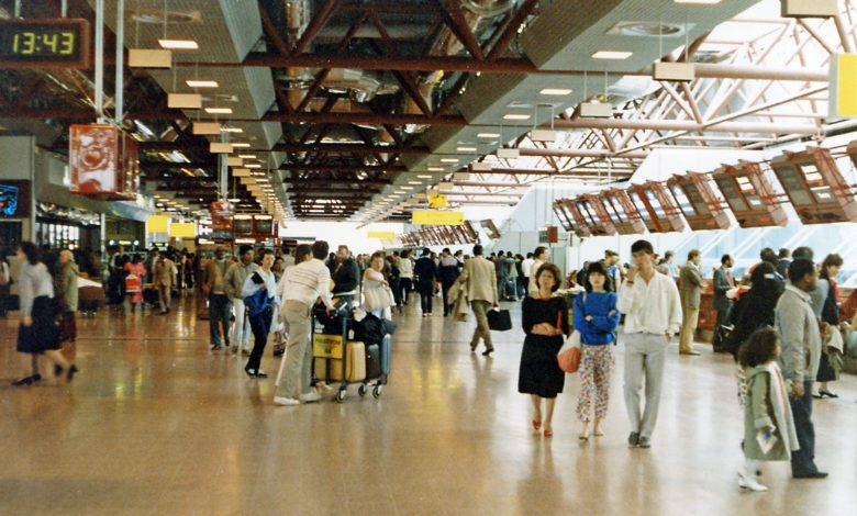 المسافرون عبر مطارات المملكة المتحدة