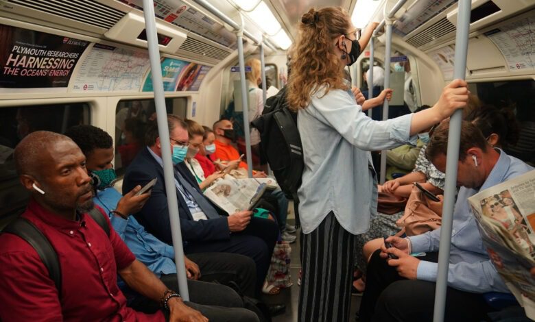 اغتصاب في مترو انفاق لندن في وضح النهار و 20 راكب يتفرج