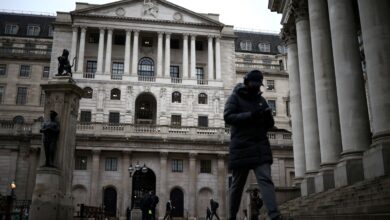 بنك إنجلترا يبقي سعر الفائدة الأساسي عند 5.25%