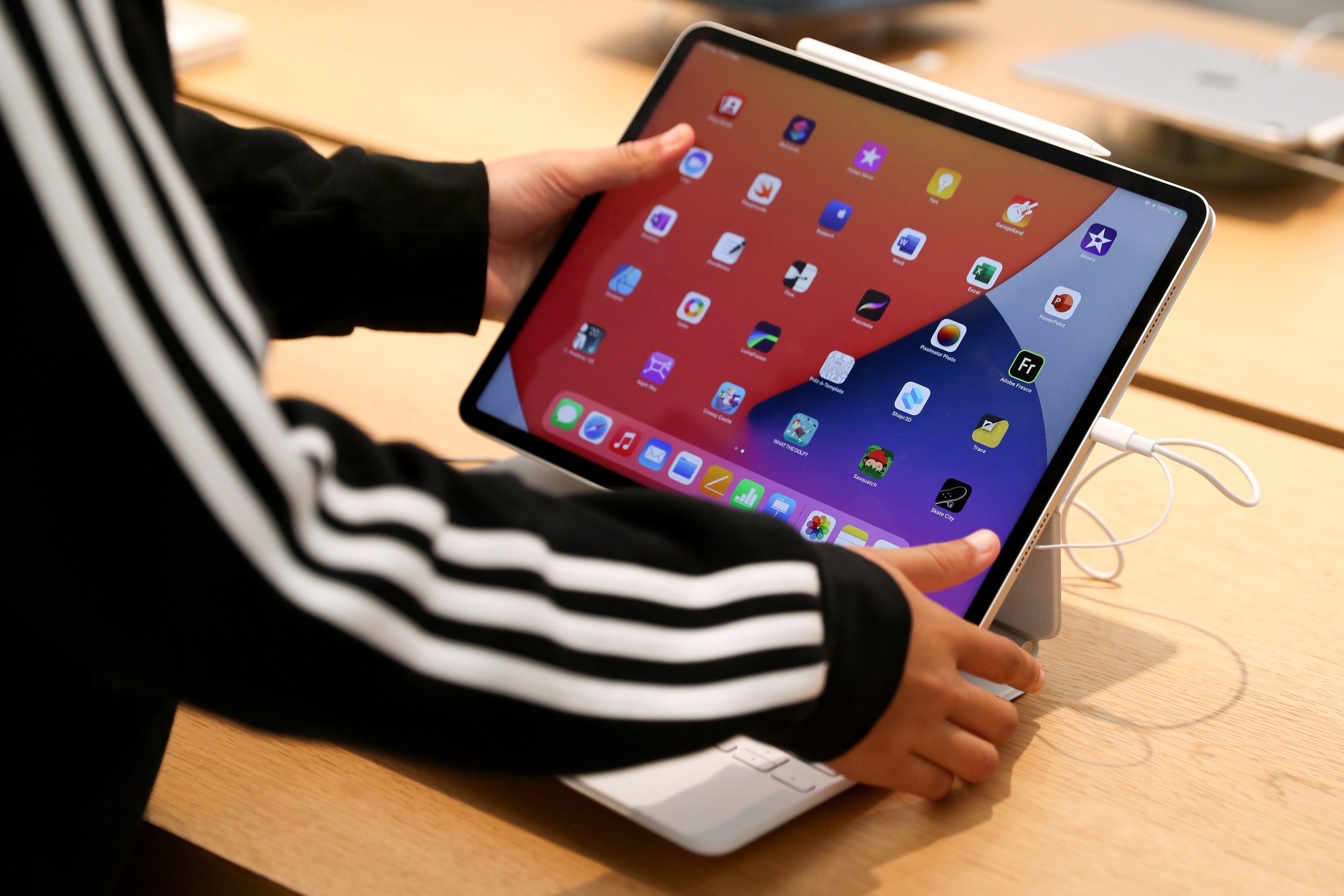 عرض مغري لـ Apple iPad ,اشتري مقابل 11 جنيه شهريا