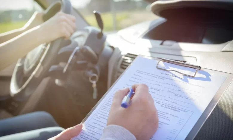 قانون رخصة القيادة في بريطانيا يعرض المتدربين لخطر الغرامات